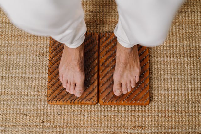 Comment enlever les peaux mortes des pieds naturellement : astuces et soins efficaces
